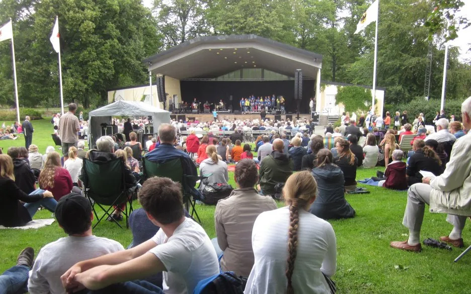 Gudstjänst i Stadsparken Örebro